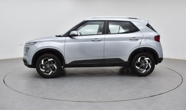 Used Hyundai Venue SX 1.0 Turbo iMT car in Dwarka Sector 21, Delhi for